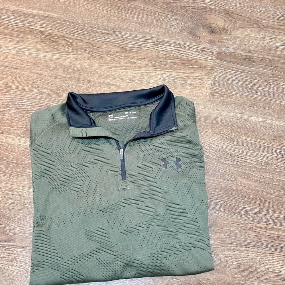 *SOLD* Under Armour long sleeved shirt - Picture 4 of 5